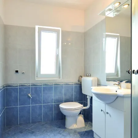 Josip-5 By Interhome Трибунь